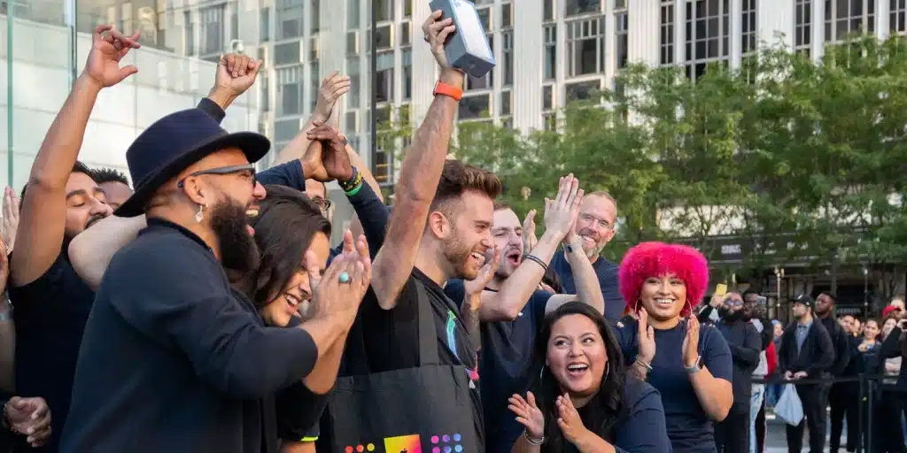 2025 iphone one in four active smartphones.webp